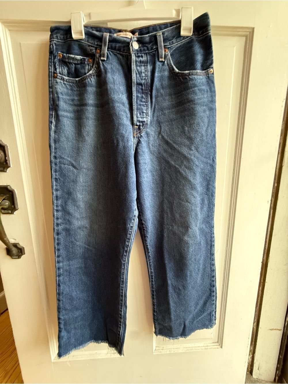 Levi’s Ribcage Ankle Dark Denim Raw Hem 31